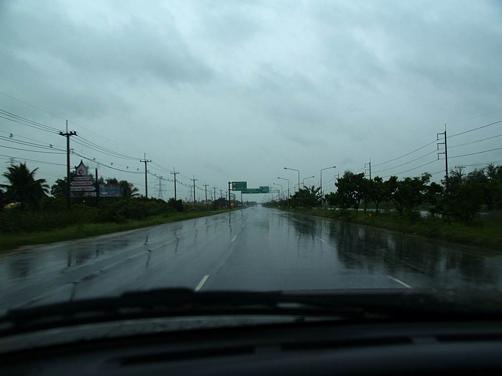 ลุยกันต่อไปเส้นทางอีกยาวไกล เดี๋ยวฝนคงจะหยุดล่ะน่าาา