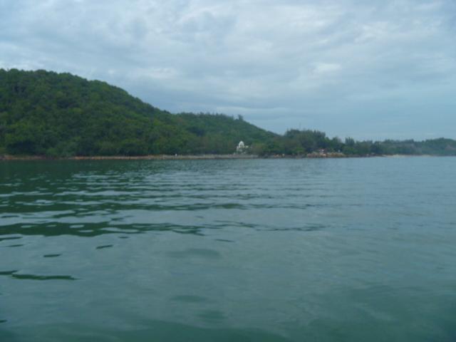 เราออกจากท่าลงเรือ ประมาณเกือบจะ6โมงเย็นคับ บรรยากาศกำลังสบายคับ เพราะทะเลจันแดดไม่ร้อนมา2-3วันแล้ว 
