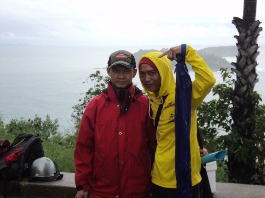 ฮิฮิ...งานนี้เหลืองแดงอยู่ด้วยกันได้กอดคอกันด้วย :laughing: :laughing: :laughing: :laughing: :laughi