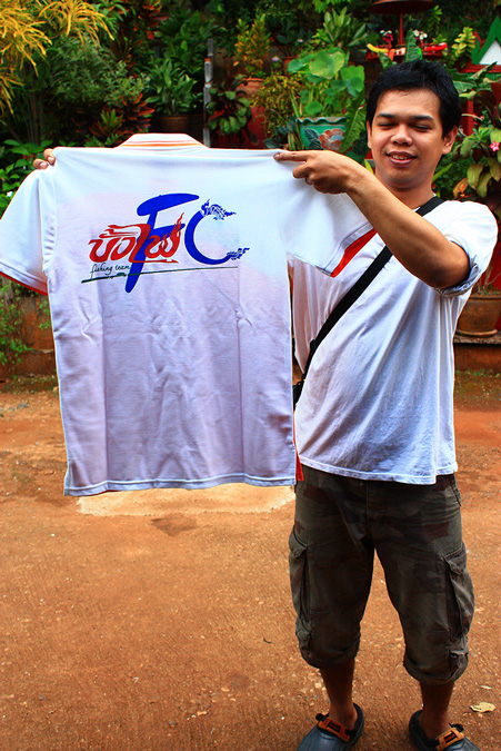 เจ้าเอ๊ก ......รีบโชว์เสื้อทีมตัวใหม่ท
