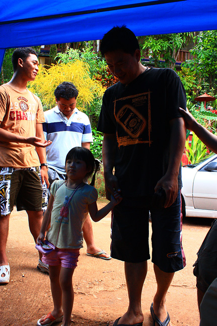 น้าปีเตอร์วิทย์ มาพร้อมลูกสาว.........  :grin: :grin: :grin:

ไม่น่าดูเวลาผิดเลย.....ไม่งั้นได้รับ