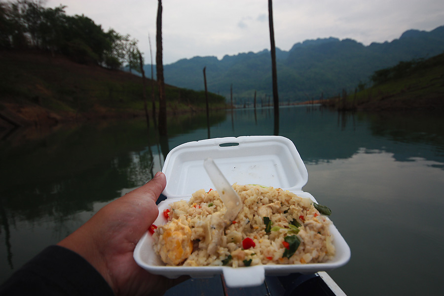 ได้ปลาแหล่ะ กินข้าวก่อนคร้าบบบบบบ  :umh: :umh: :umh: