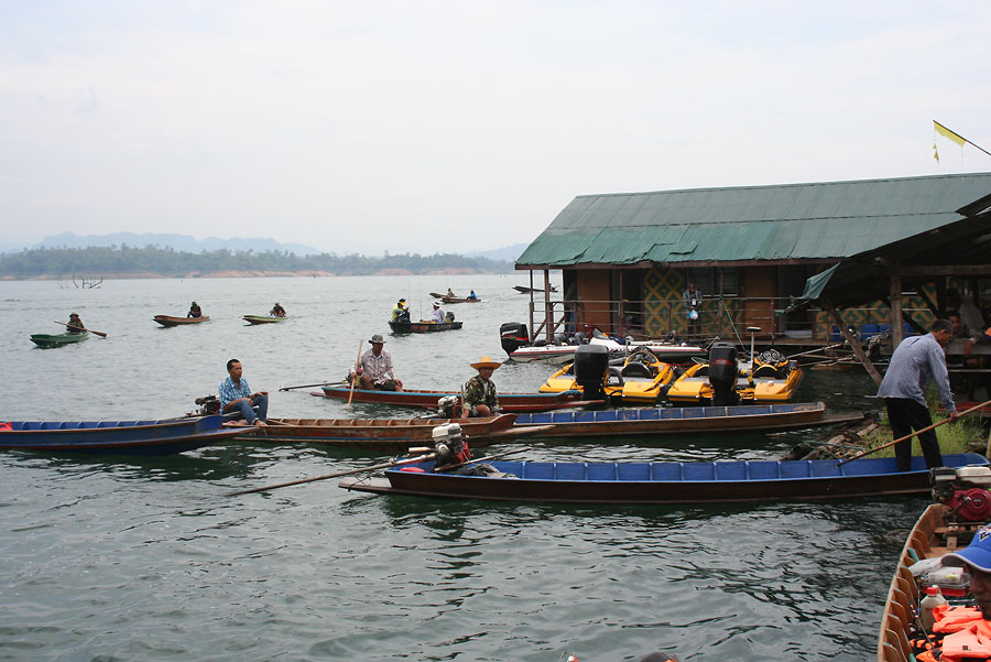 มากันแล้ว....เรือชาวบ้านนนนน :ohh: :ohh: :ohh: