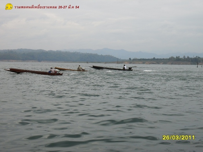 ชาวเรือ มารับนักตกปลาผู้เข้าแข่งขัน ใกล้ถึงเวลาปล่อยตัวนักกีฬาแล้ว ตื่นเต้นคับๆๆๆๆ :love: :love: