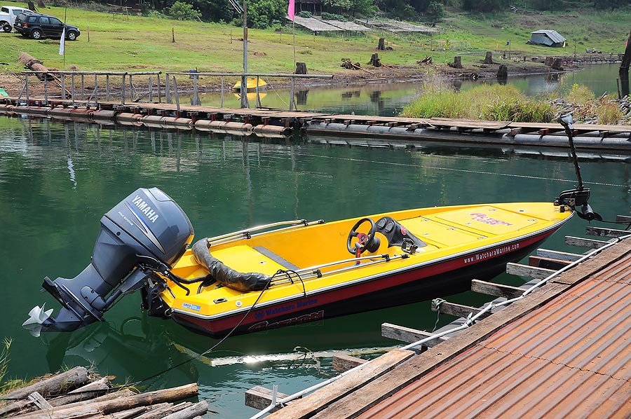 มองดูเรือที่ลอยลำนิ่งๆ ยิ่งสงสารเร