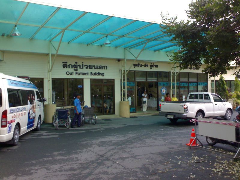 

เช้านี้ตื่นมาอาการไม่ไหวจริง ๆ .......เจ็บคอย่างแรง...กลืนน้ำลายไม่ได้เลย....เสยงก็ไม่มีเลย...ต้