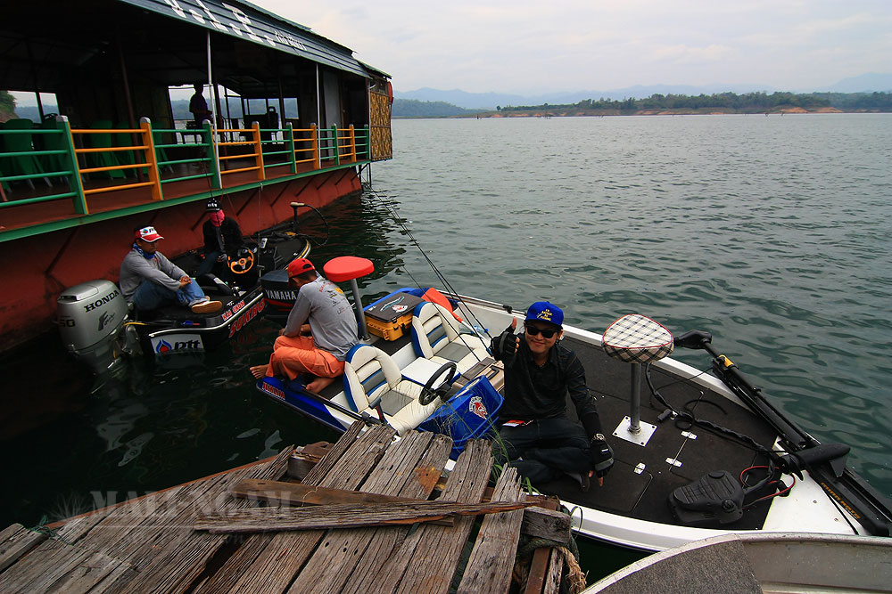 เที่ยงกว่าๆ...ก็ได้เวลาลงเรือ

   อ้าว
