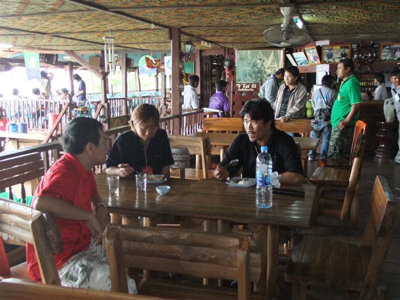[b]น้าบอย (บอยทีเซิร์ฟ) กำลังหม่ำเหมือ