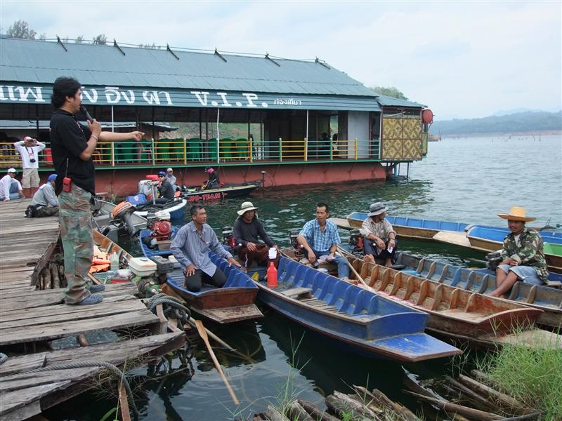 [b]น้าบอย หม่ำเสร็จก็ลงมาจัดการกับเรือชาวบ้าน เตรียมเอาไว้ให้พวกเรา ออกไปลุยครับ [/b]
:grin: :grin: