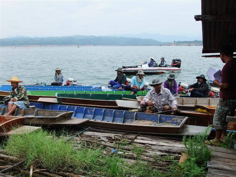 [b]เรือชาวบ้าน วันนี้มากันเยอะพอสมควรครับ [/b]  :cheer: :cheer: :cheer: :cheer: :cheer: :cheer:

.