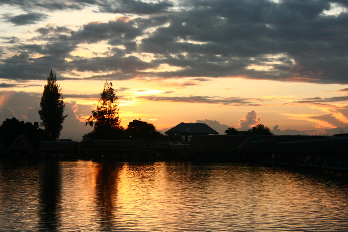 เริ่ม กลองบรรเลงได้แล้ว


first  night  fishing