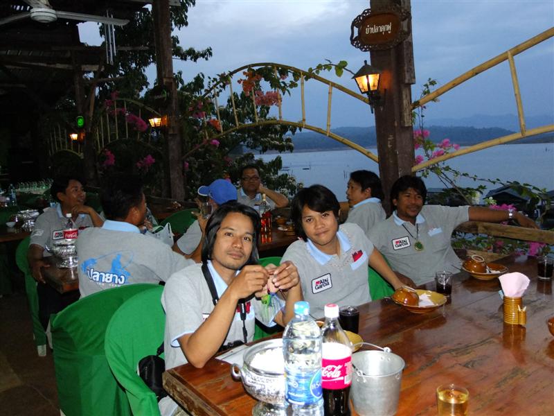 [b]หล่อกันไป คยละมุม อิอิ[/b]  :cool: :cool: :cool: :cool: :