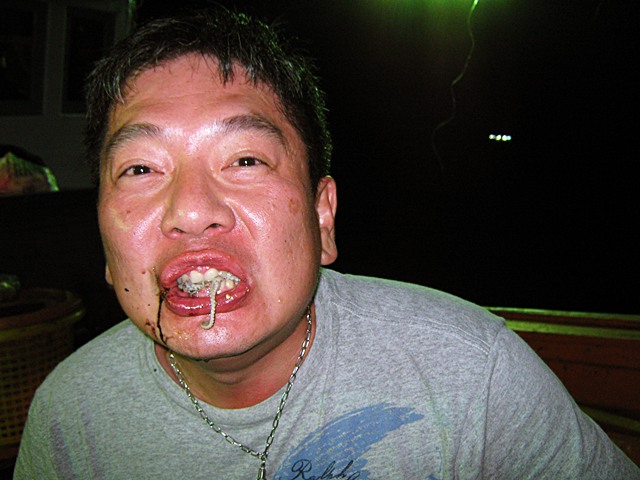 อึ้ก ๆๆ อุ้บ ๆๆ  :umh: