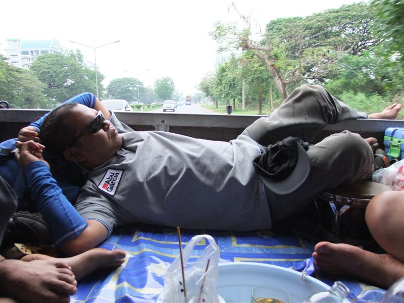 [b]ถ่ายรูปเสร็จ ขึ้นรถ โป๊ง ๆ ชึ่ง ต่อ 