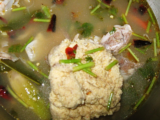 หวัดดีครับน้าใหญ่ ปลาตัวที่น้าใหญ่ตกได้ มันเป็นตัวผู้ครับ ..... มันมีไข่ด้วย?  :grin: :laughing: :la