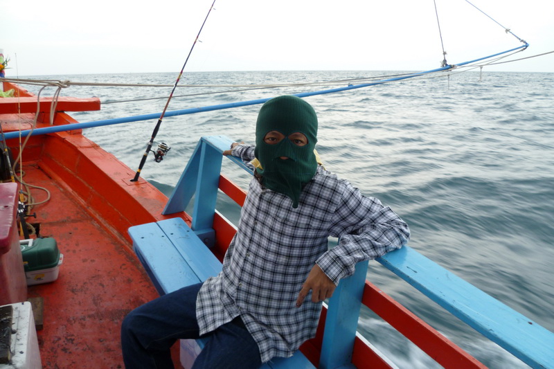 เอ้ามาไงเนียมีโจรบุกขึ้นเรือมาด้ว