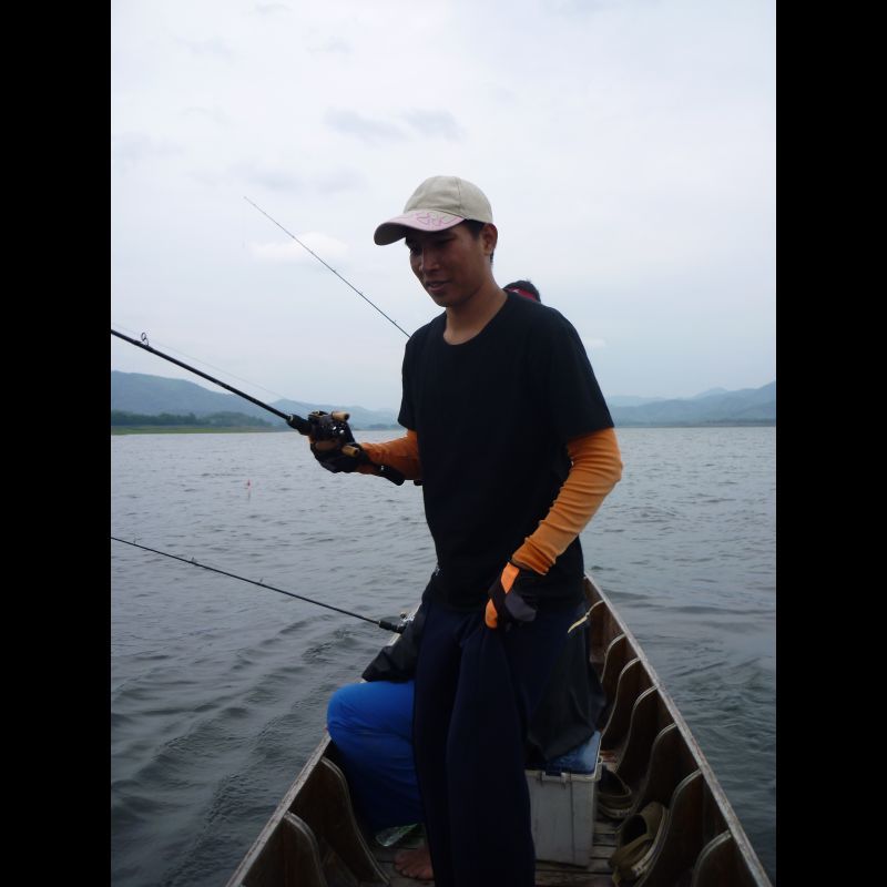  [b]เดินกันสักพักไต๋เอก็พาลงเรือไปลุ