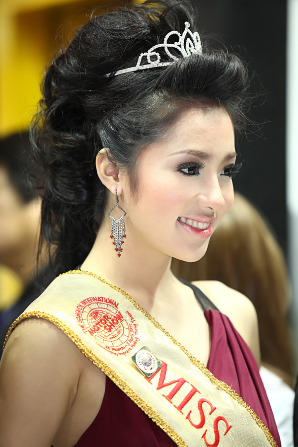 miss motorshow นั่นเอง มิน่าสวยซะ