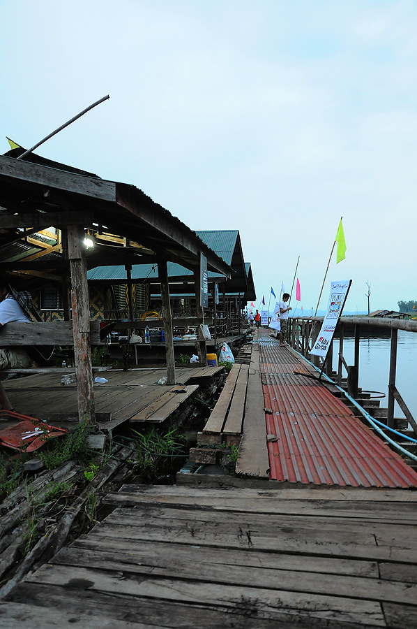 ไปกันหมดแล้ว เดินเก็บภาพก่อนดีกว่า :grin: