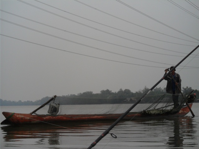 ตอนเย็นมีเรือผีหลอก มาทักทายด้วย