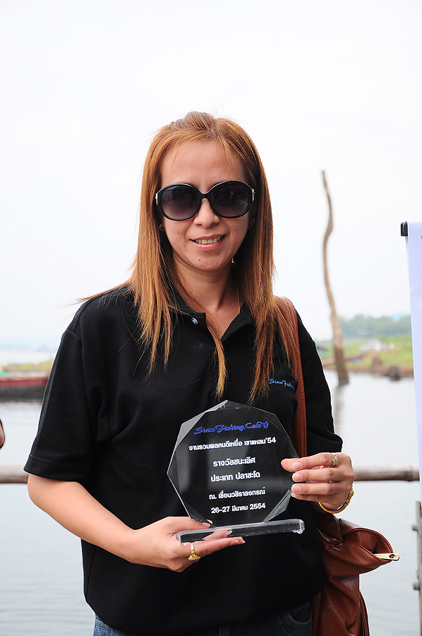 ต่อไปเป็นการประกาศผลการแข่งขัน เชิญถ้วยรางวัลโดยอดีตนางงามลิ้นจี่เชียงรายปี 36 คร๊าบบบบ :grin: :grin
