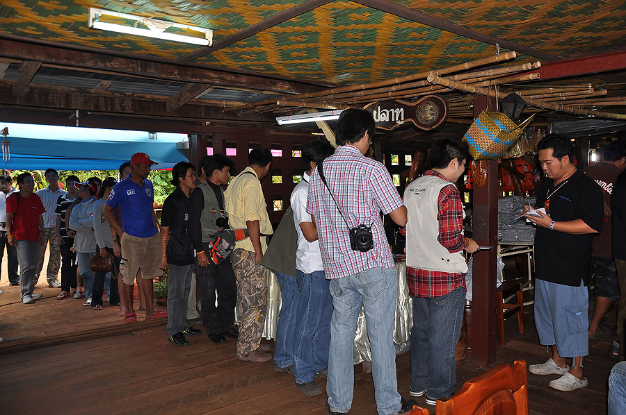 ทาง คกก.เก็บภาพรวมบรรยากาศในงานมาให้ชมกันคร๊าบ เปิดรับลงทะเบียนเช้าวันเสาร์ :blush: