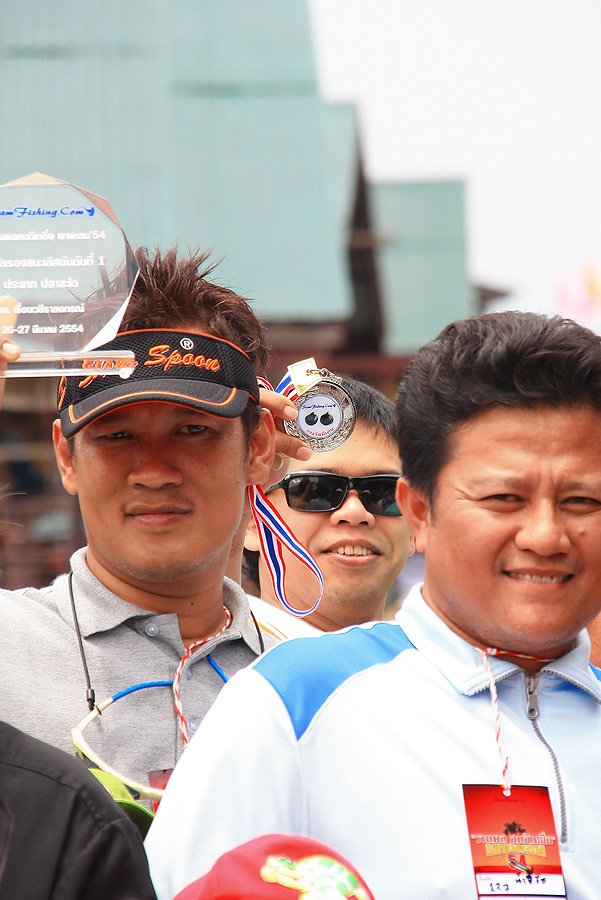 เอ้า....คนได้โล่ห์ อย่าแย่งซีน คนได้เหรียญ ดิค๊าบบบ
 :laughing: :laughing: :laughing: