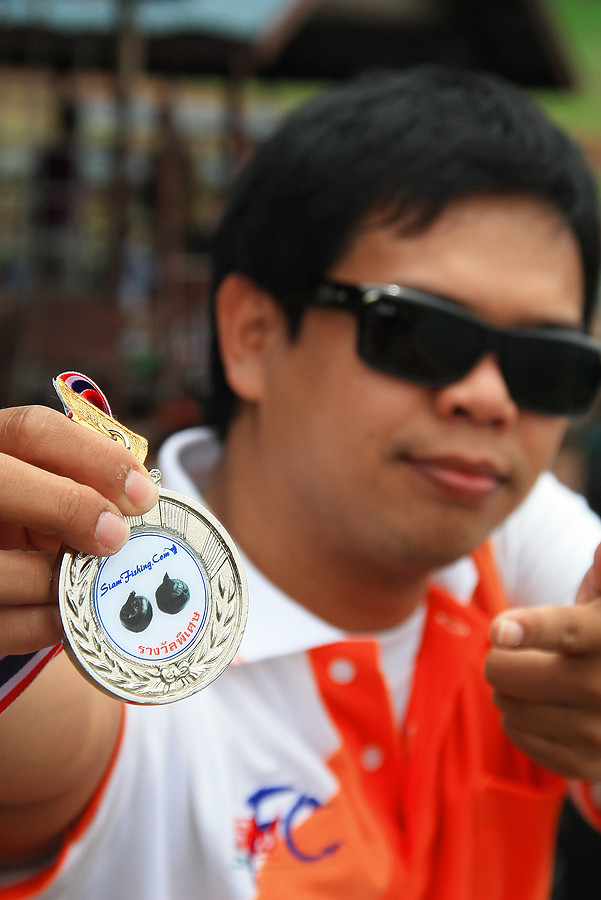 น้าเอ๊กซ์ e_e ได้สิทธิ์ตกฟรี ที่งานเทพปลาขัง....

แต่ถ้าหาก ยังรักษาเหรียญนี้ไว้ได้อีก..
ก้อจะได้