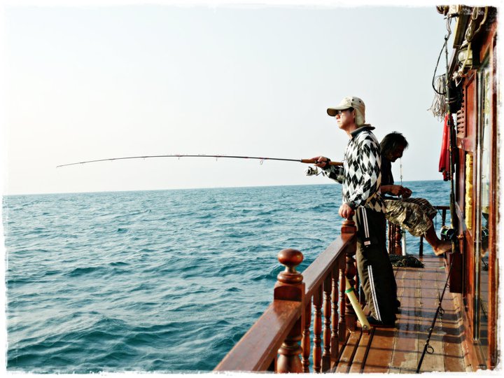 ท้ายเรือแต่ละคนก็กำลังตั้งใจ :grin: