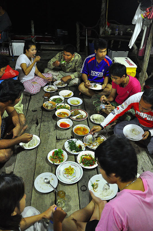 มาต่ออีกคับ.........กินข้าววงบานเลย :grin: :grin