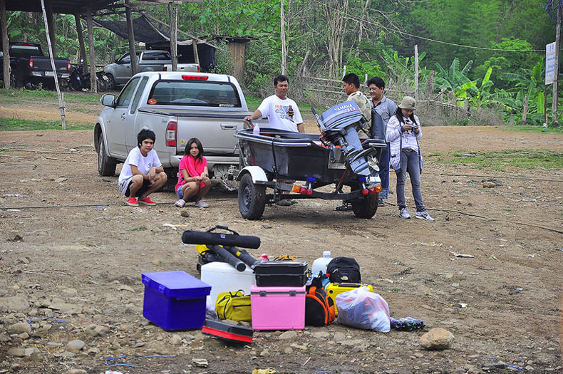 ลากันด้วยภาพนี้คับ.......การเดินทางกลับของคณะ.....พร้อมกับภาพจากกล้องผมหมดแล้ว


ไว้โอกาสหน้าออกท