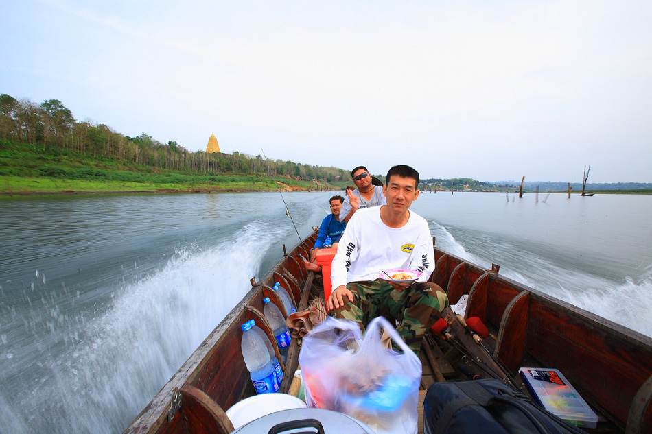 ออกเรือมา ทนหิวไม่ไหว เลยจัดการก่อนใครระหว่างเข้าหมาย  :grin: :grin:
