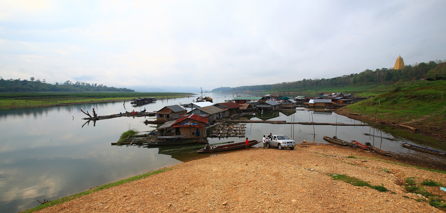 ที่นี่ สังขละบุรีครับ