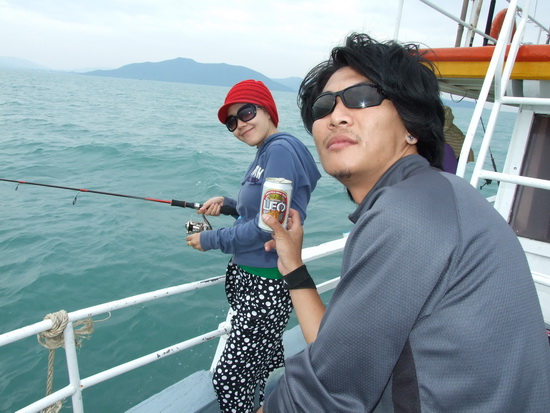 พอปลาใหญ่ไม่กิน  ก็ถึงเวลาหาปลากับข้าว

ผบ.ผมถูกใจใหญ่  ลงปุ๊บเ็ป็นกิน

ดูท่าว่าวีซ่าตกปลางวดหน้