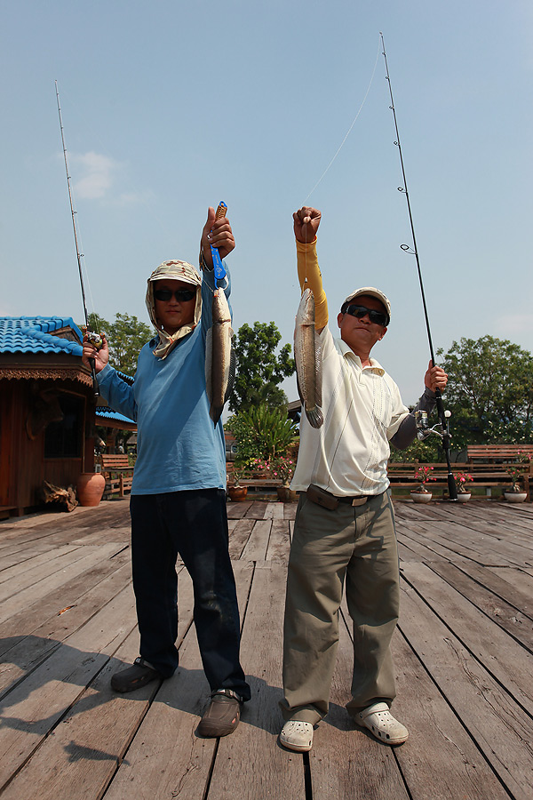 ถ่ายรูปคู่กันหน่อย  ใครใหญ่กว่ากัน  