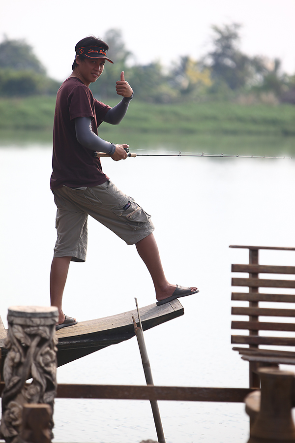 ก้าวผิดตกเรือล่ะแม้มเอ้ย  ไม้เสียบ