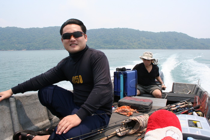 

                  เริ่มลงเรือกันเลย       และนี่แหละโฉมหน้าน้องที่ร่วมแจมกลางวัน