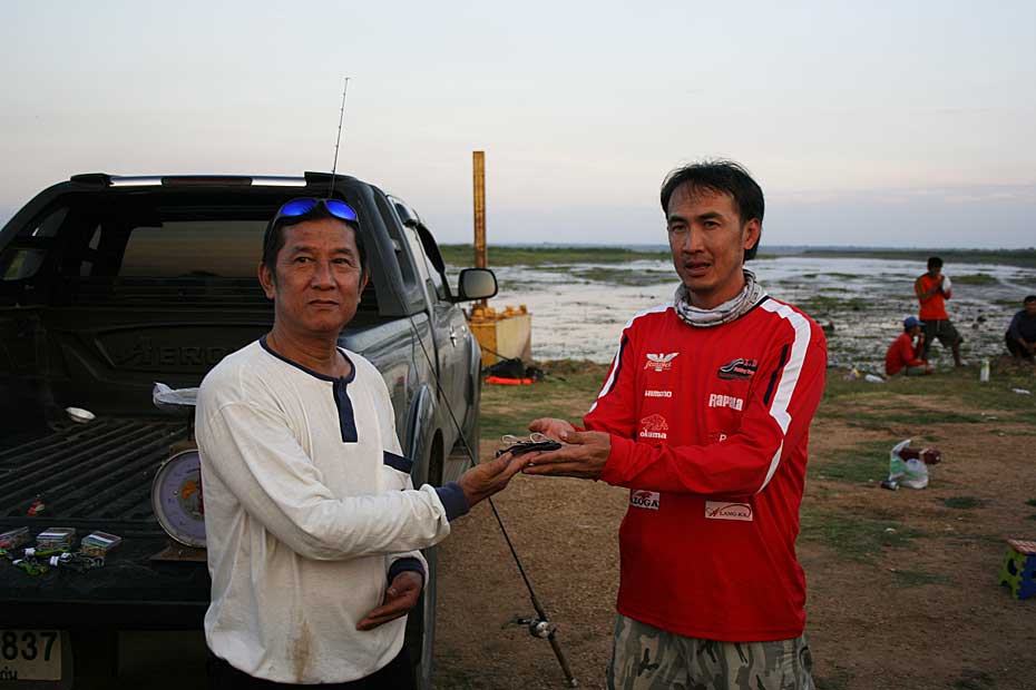 อันดับสองชะโดน้ำหนักต่อตัวมากที่สุด
ยินดีด้วยครับ




 :cool: :cool: :cool: :cool: :cool: