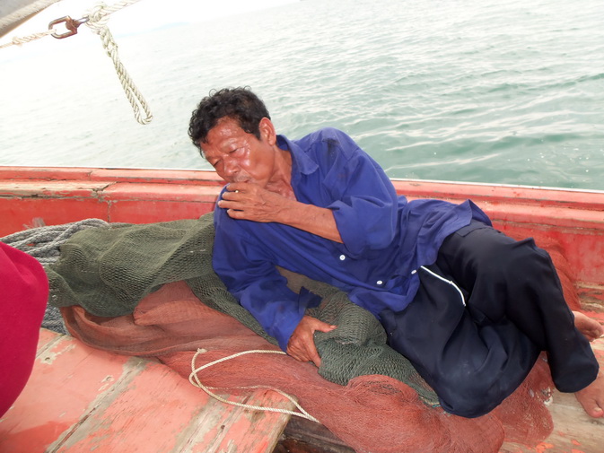 นอนเล่นอยู่นั้นหล่ะพี่หลวง