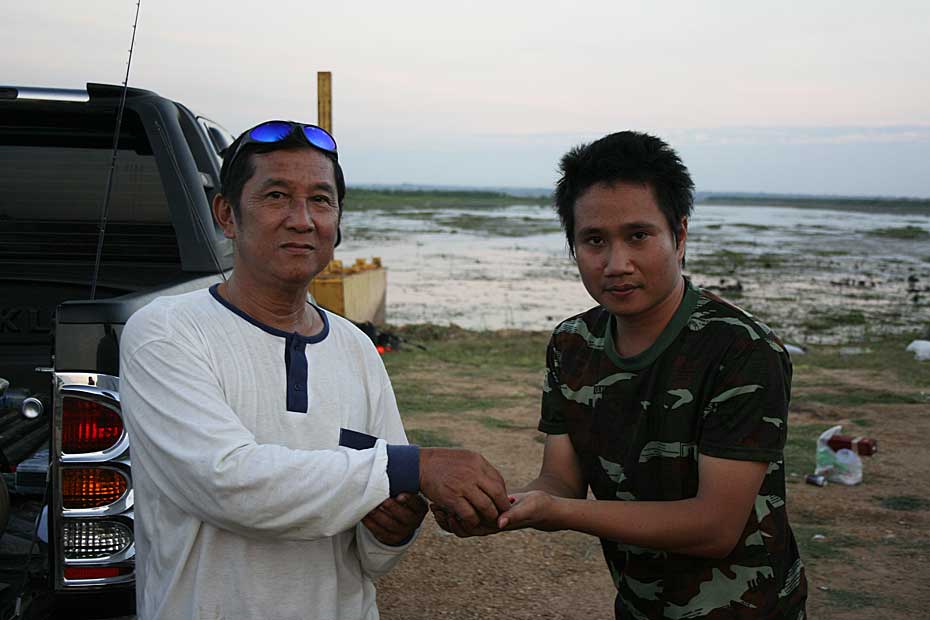 รางวัลอันดับสองกระสูบนับตัวเยอะที่สุด
ยินดีด้วยครับ





 :smile: :smile: :smile: :smile: :sm