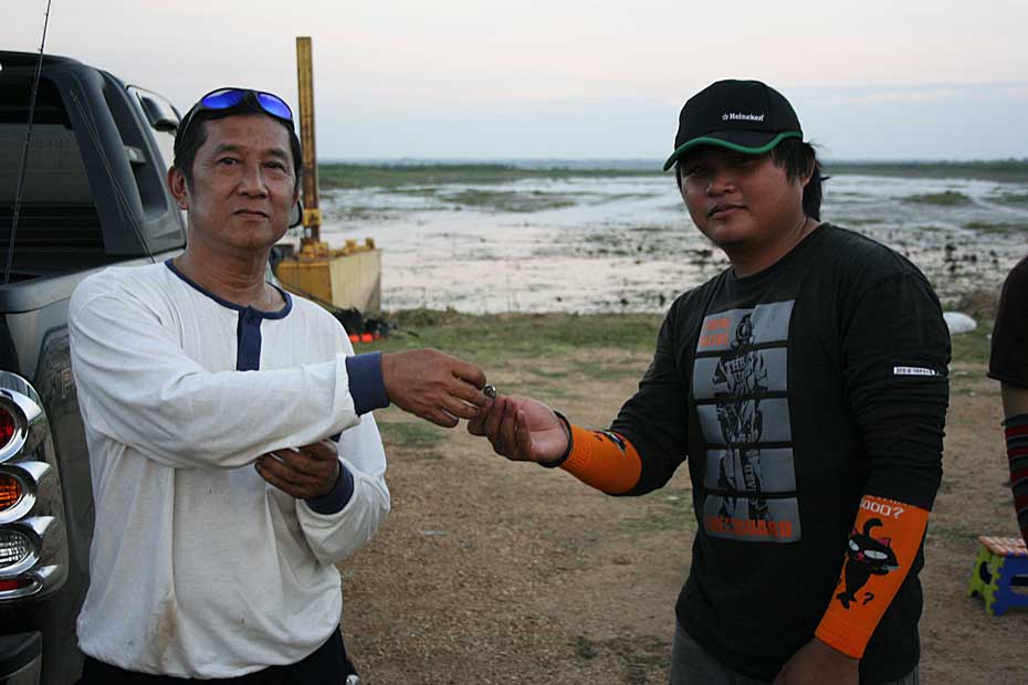 รางวัลอันดับสามกระสูบนับตัวเยอะที่สุด
ยินดีด้วยครับ





 :smile: :smile: :smile: :smile: :sm