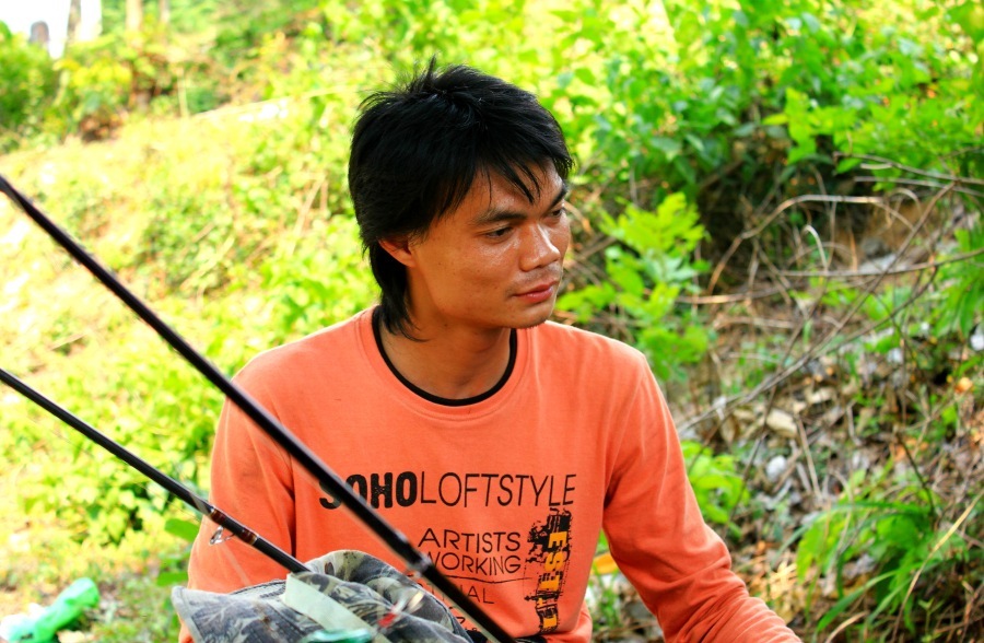 หลังจากกินข้าวเสร็จเราก็หาร่มหลบร