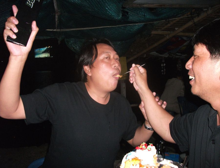 ป้อนดีๆนะไม่งั้นมี...............................บ
ฮ่า ฮ่า ฮ่า   :laughing: :laughing: :laughing: :