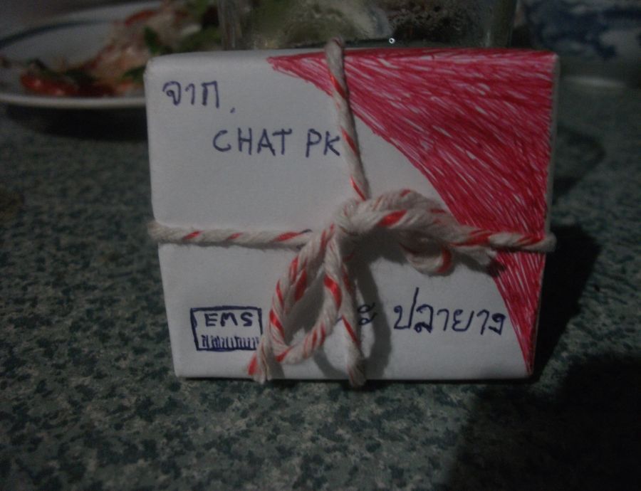 น้าฉัตร  :    น้องเห็น ว่าพี่ออกทริปบ่อย เลยมอบซุปไก่เอาไว้ทานบำรุงกำลัง

น้านะ     :    เอ้อ...ขอ