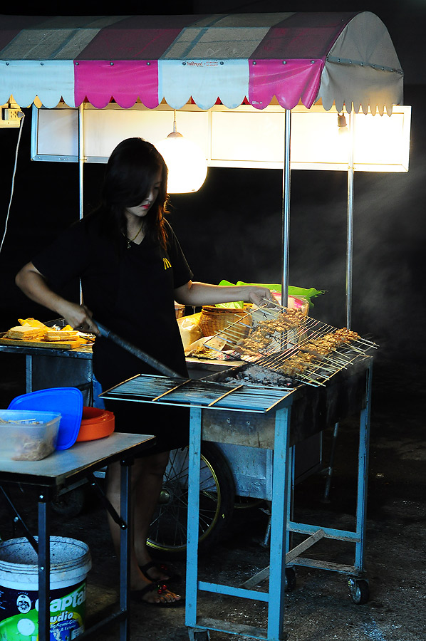 ที่ตื่นเต้นอ่ะไม่ใช่ตื่นเต้นที่ได้ตกปลาน่ะ แต่ตื่นเต้นที่จะได้กินหมุปิ้งเจ้านี้อ่ะคร๊าบบบบบบบ :umh: 