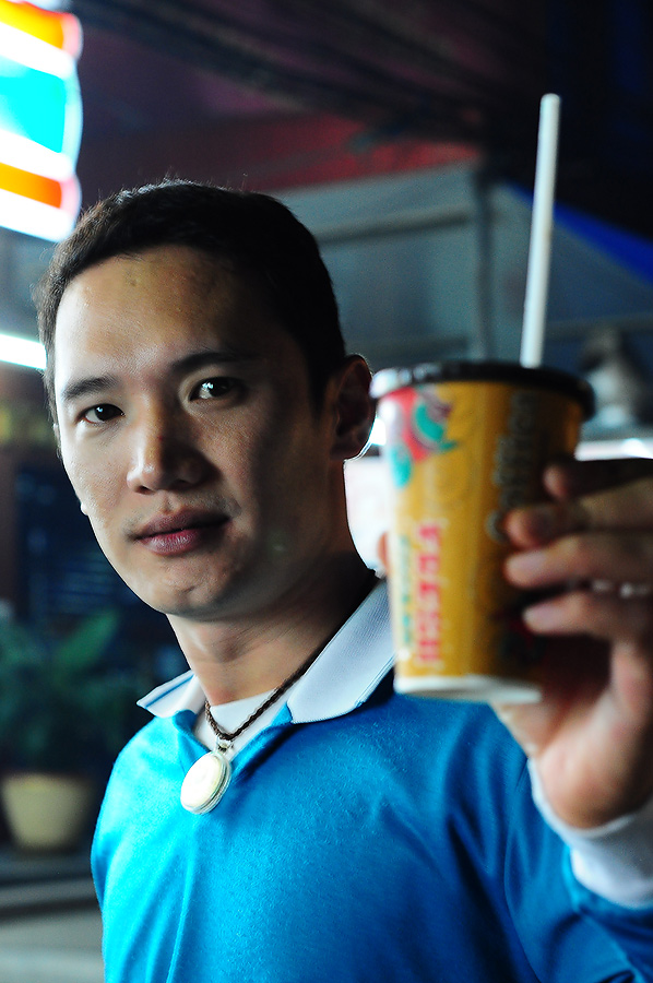 ทีนี้รู้ทันยกแก้วกาแฟบังซะเลย :laughing: :laughing: :laughing: :laughing: