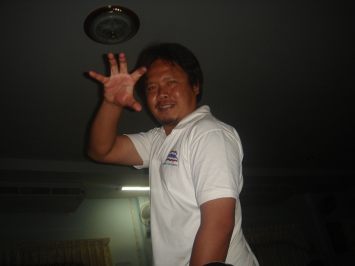 หันมาพร้อมกับคำว่า  พี่จะฆ่าทุกคน แ