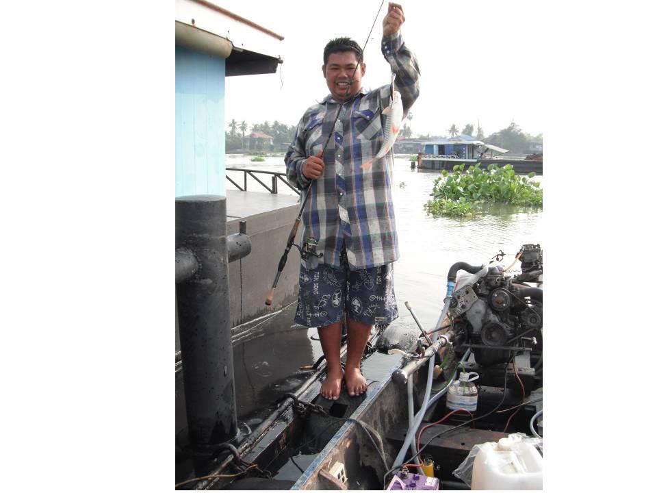 ไม่นานไต๋ของเราก็งัดกระสูบมาอีกหน�