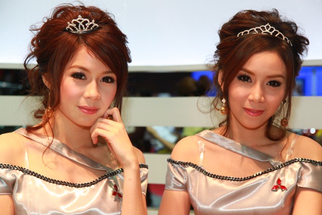 [q][i]อ้างถึง: วัฒน์.. posted: 05-04-2554, 13:42:38[/i]

ของผม OK   2ที่ครับ

ถ้ามีพริ้ตตี้ด้วยจ