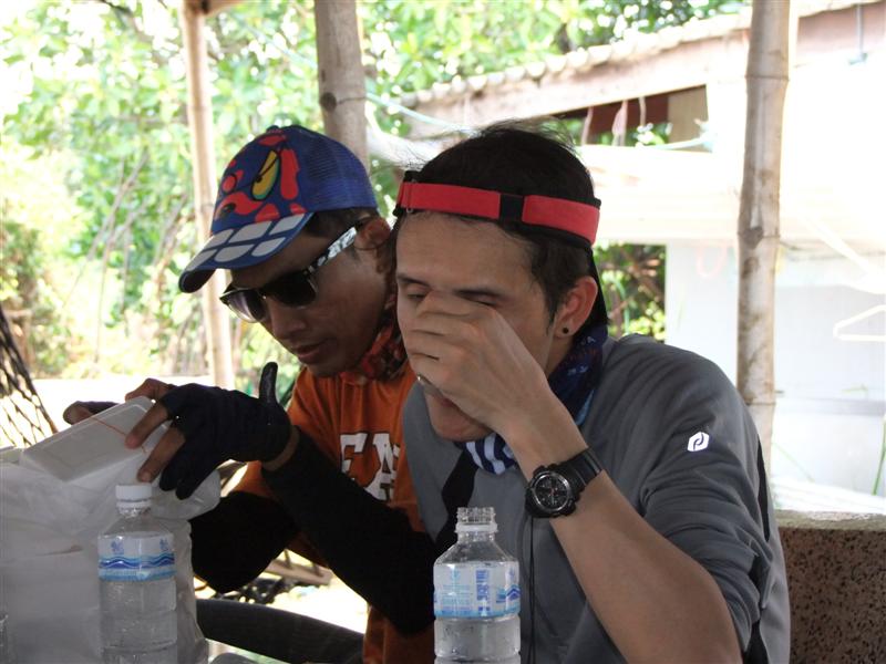 [b]ไปดูน้าๆคนอื่นบ้างครับ คนขวา น้าหนึ่ง (ntt007) คนขวา ก็น้าtaotao คร๊าบ[/b]
:cool: :cool: :cool: 
